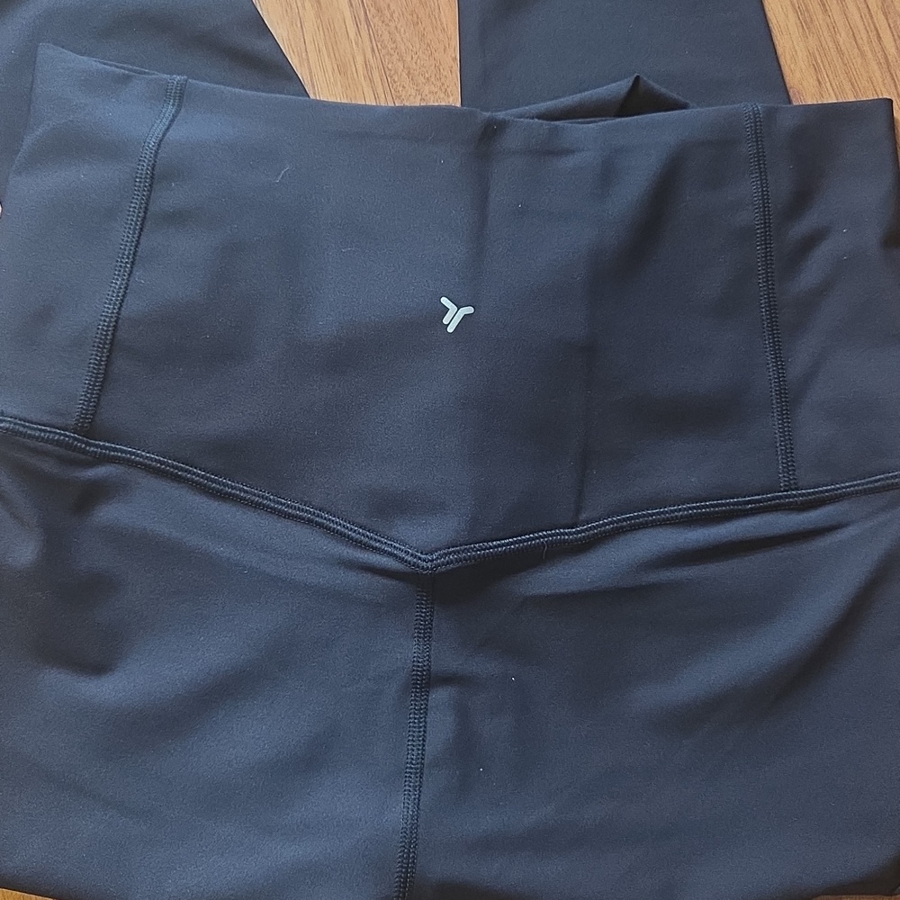 NWT Old Navy Active Powersoft Extra High Rise Leggings in Black MEDIUM - Picture 4 of 4